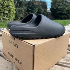 Onxy Yeezy slides